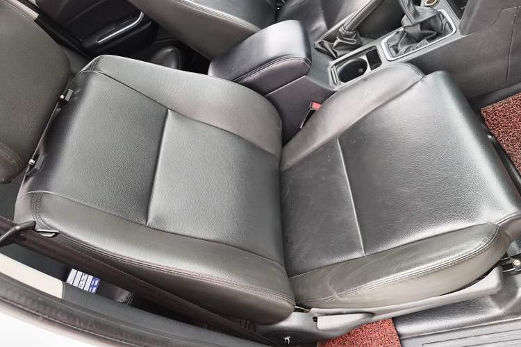 Used JMC Yuhu 7 2017 2.4T Classic Edition Diesel Two-Wheel Drive Luxury Version JX4D24A5L
