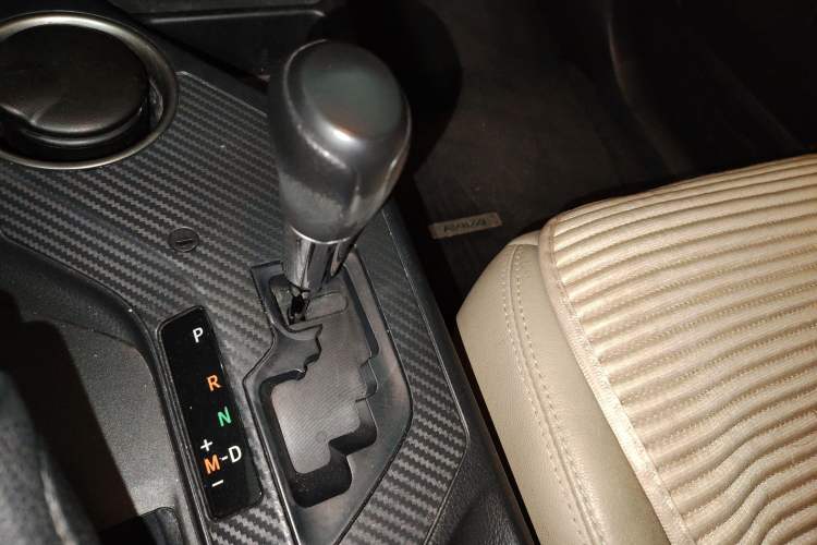 Used Toyota RAV4 2015 2.0L CVT Two-Wheel Drive Fashion Edition
