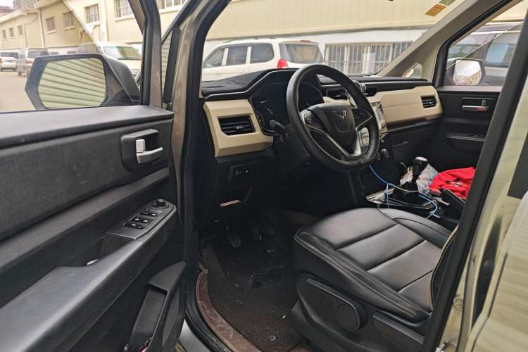 Used Wuling Hongguang PLUS 2019 1.5T Manual Luxury 7-Seater