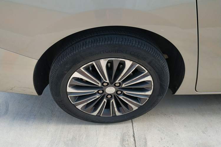 Used Buick GL8 2021 ES Landtrek 653T Luxury Model
