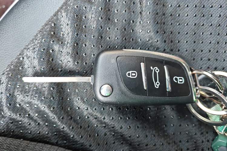 Used Chery QQ Ice Cream 2022 170km Sundae Phosphate Lithium-Ion
