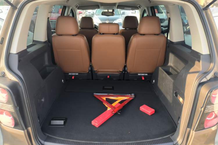 Used Volkswagen Touran 2015 1.4T Manual Fashion Edition 5-Seater
