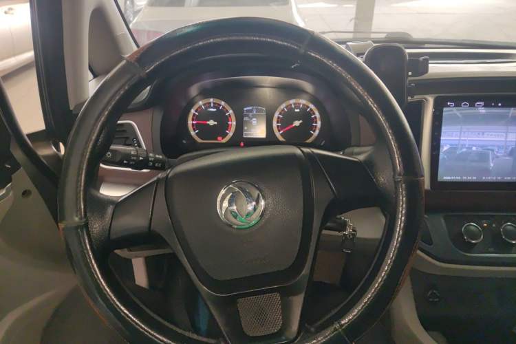 Used FORTHING Lingzhi 2019 M5L 1.6L 7-Seater Standard Model China VI
