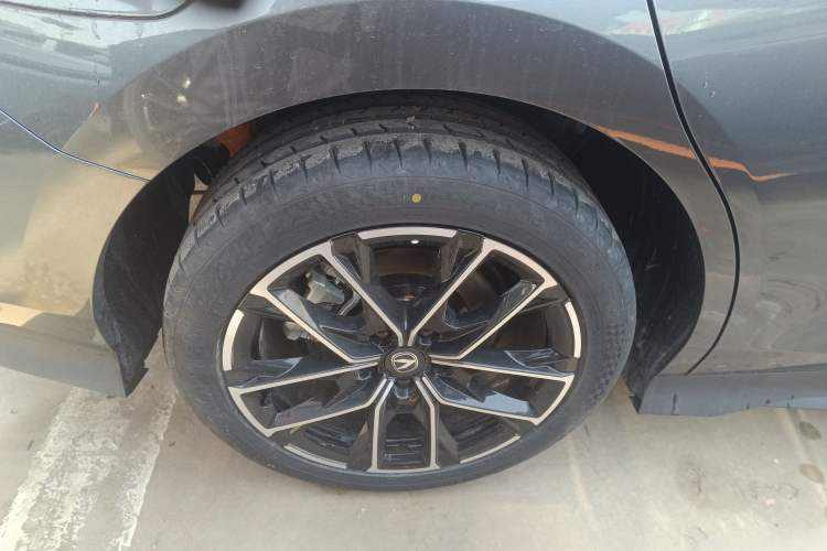 Used Changan UNI-V iDD 2024 Blue Whale Smart Electric iDD 136km ZhiKu Model
