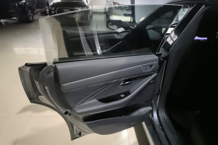 Used  SL03 2023 200Max Range-Extended Version
