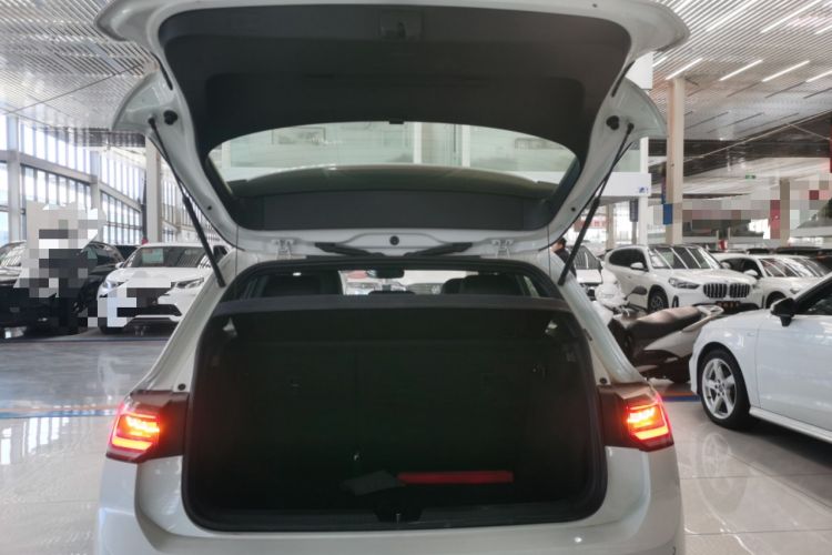 Used Volkswagen Golf 2025 300TSI R-Line
