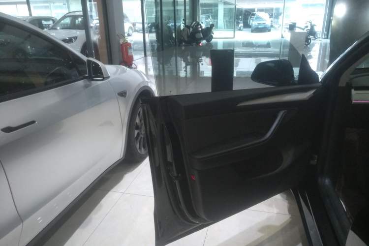 Used Tesla Model Y 2023 Rear-Wheel-Drive Version
