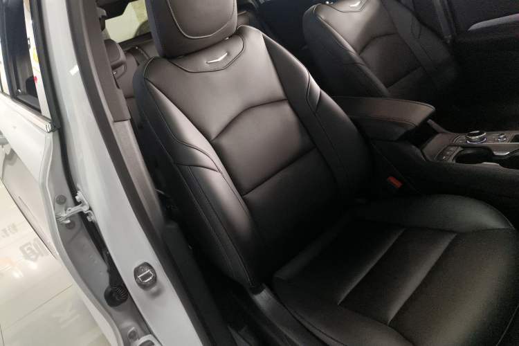 Used Cadillac XT4 2022 28T Two-Wheel-Drive Luxury Version
