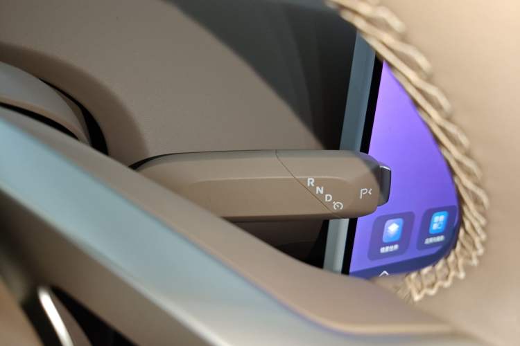 Used  07 2024 Ultra All-Electric Four-Wheel Drive
