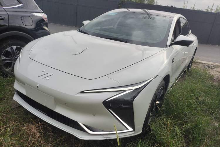 Used  L7 2022 Dynamic Model
