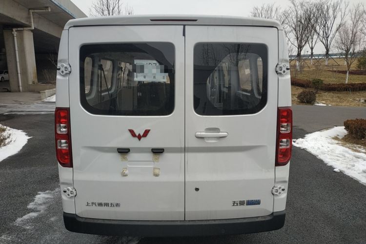 Used Wuling Yangguang 2024 300KM Comfort Version Passenger Van 75kW