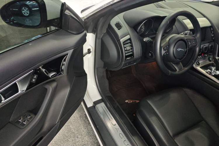 Used Jaguar F-TYPE 2016 3.0 SC Hardtop Version
