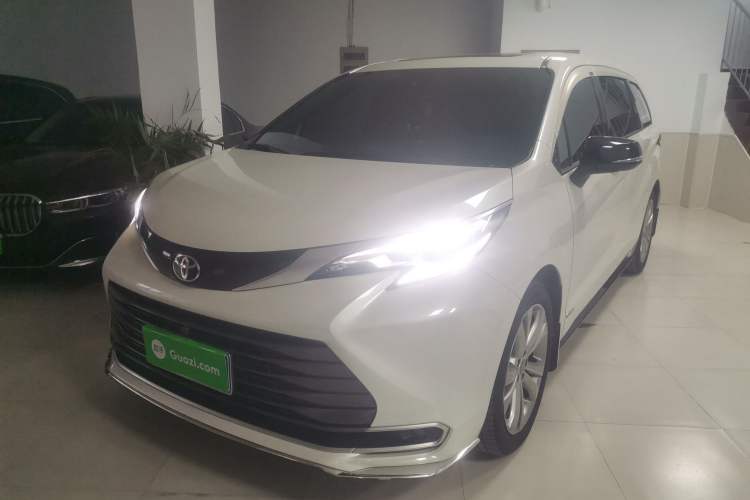 Used Toyota Sienna 2024 2.5L Hybrid Luxury Edition