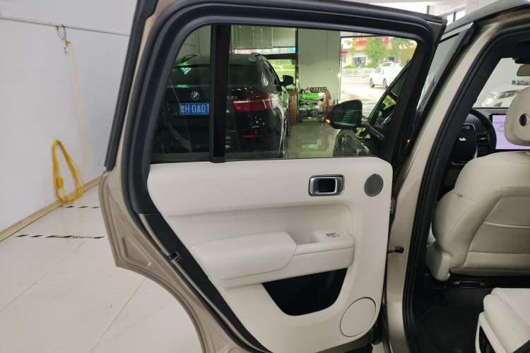 Used Li Auto L8 2023 Pro Model
