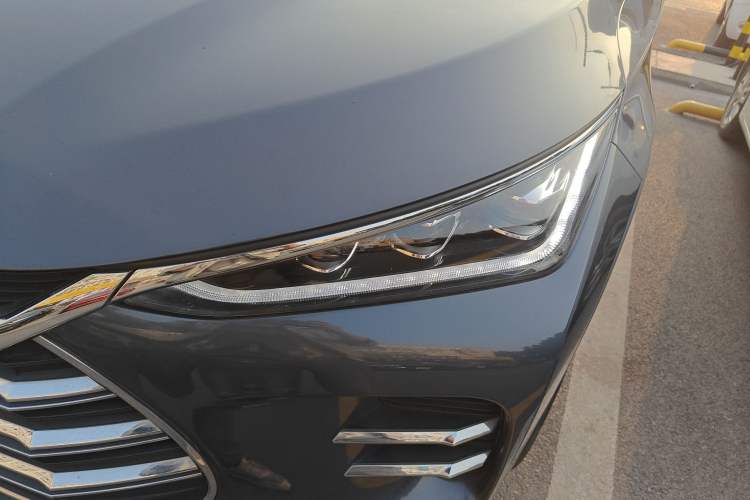 Used BYD Tang New Energy 2018 DM 2.0T All-Wheel Drive Smart Connectivity Luxury Model 7 Seats China V Emission Standard