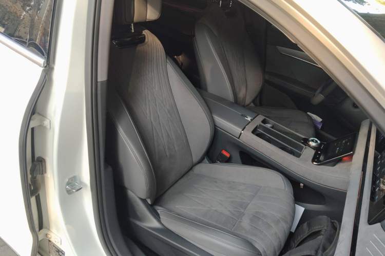 Used VOYAH PASSION 2023 Four-Wheel Drive Standard Edition