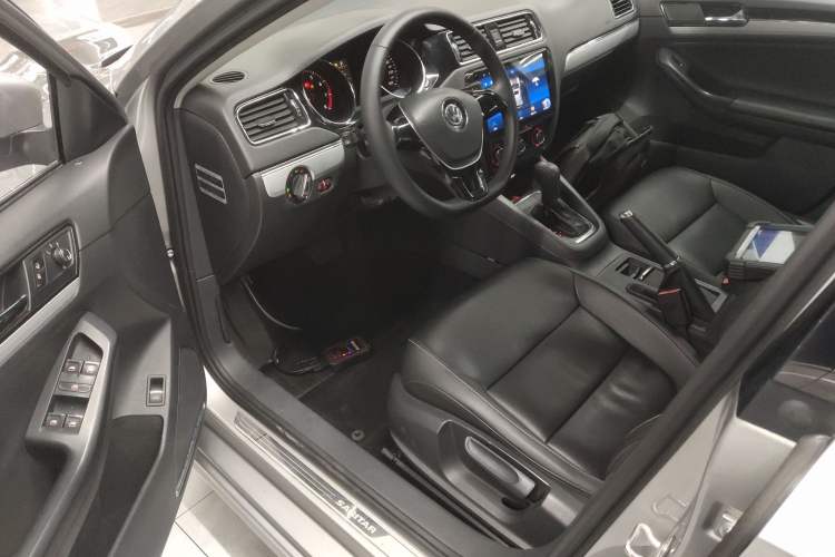 Used Volkswagen Sagitar 2015 1.6L Automatic Comfort Model