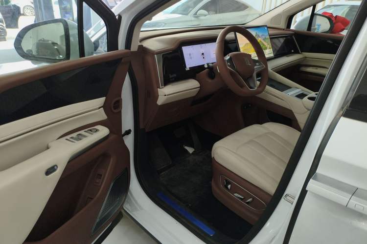 Used BYD Xia 2025 DM-i 1.5T 180km Excellence Model
