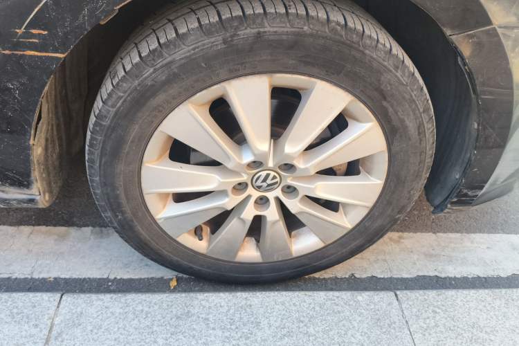 Used Volkswagen Lavida 2013 Restyled Classic 1.6L Manual Comfort Edition
