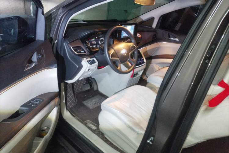 Used Buick GL8 2022 Land Cruiser Executive Class 652T Comfort Model
