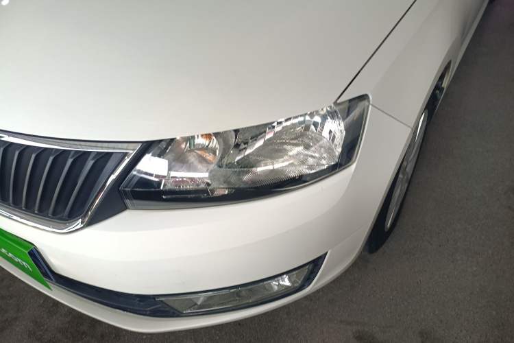 Used Skoda Rapid 2015 1.6L Automatic Smart Selection Model