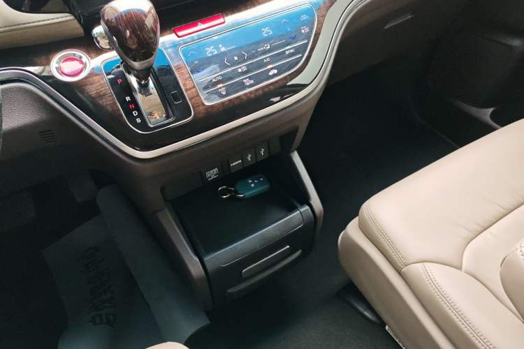 Used Honda Odyssey 2015 2.4L Prestige Edition
