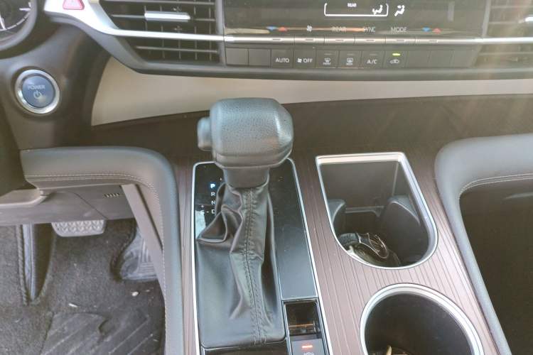 Used Toyota Granvia 2023 2.5L Hybrid Comfort Edition