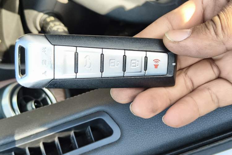 Used Wey VV5 2020 1.5T Two-Wheel Drive Color Pioneer