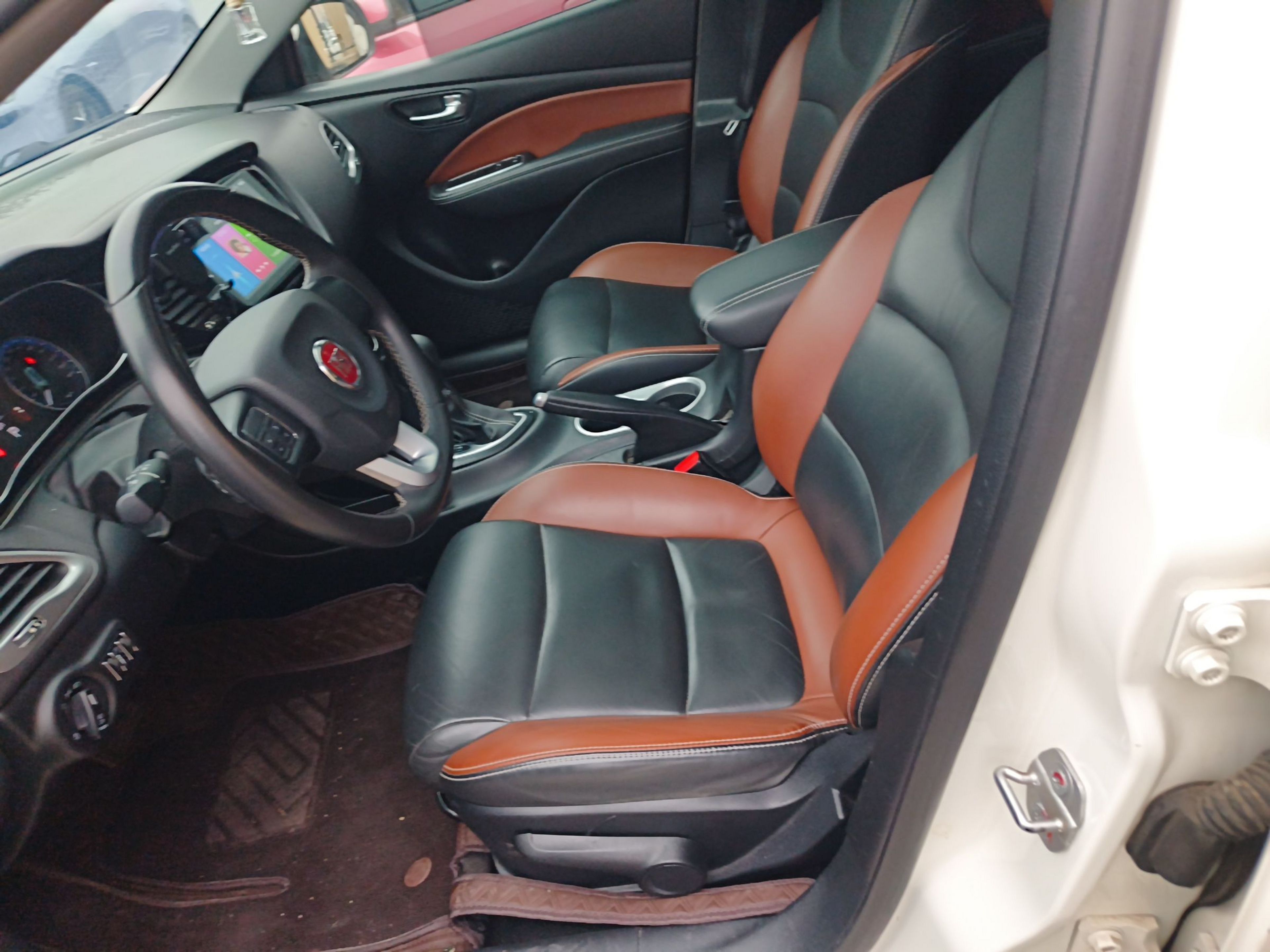 Переднее сиденье в автомобиле