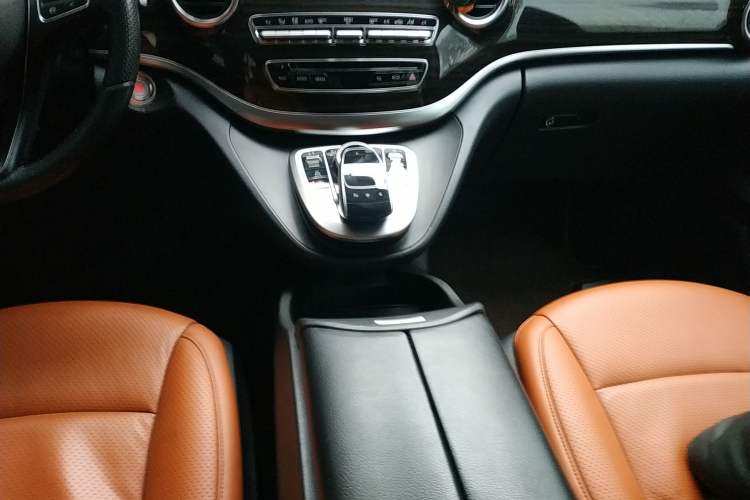 Used Mercedes-Benz V-Class 2018 V 260 Avantgarde Edition China VI