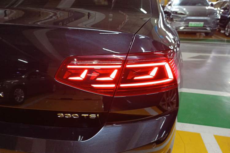 Used Volkswagen Magotan 2023 2 Million Units Limited Edition 330TSI DSG Leading Version