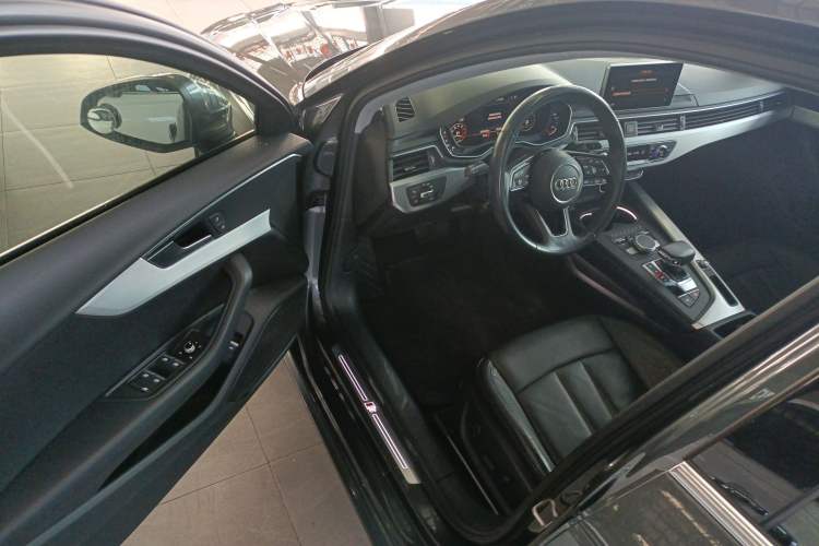 Used Audi A4L 2019 40 TFSI Fashion Edition China VI Emission Standard
