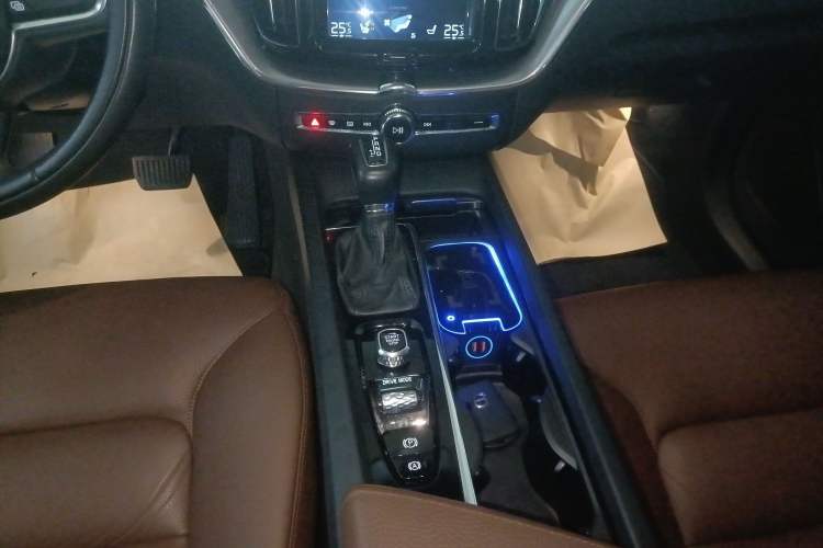 Used Volvo XC60 2019 T5 4x4 Zhiyuan Edition China VI Standard