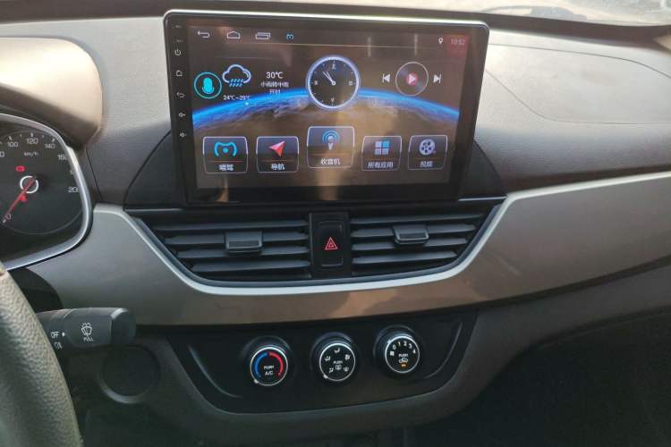 Used Baojun 310W 2017 1.5L Manual Comfort Version China VI Emission Standard