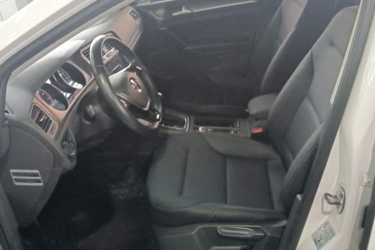 Used Volkswagen Golf 2015 1.4TSI Automatic Comfort Model
