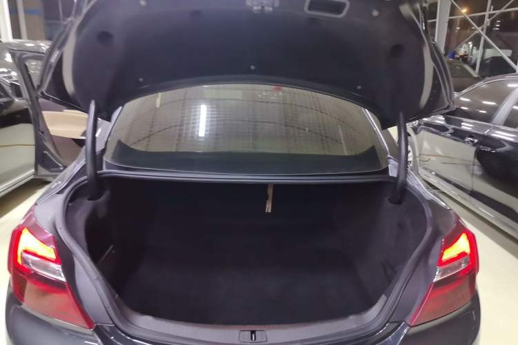 Used Buick Regal 2015 2.0L Leading Fashion Edition