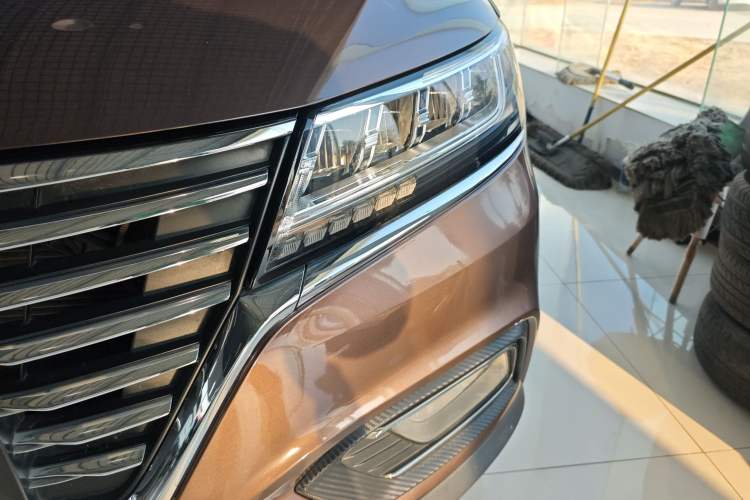 Used Roewe RX5 2019 20T Two-Wheel Drive Automatic Ali Smart Connectivity Platinum Edition
