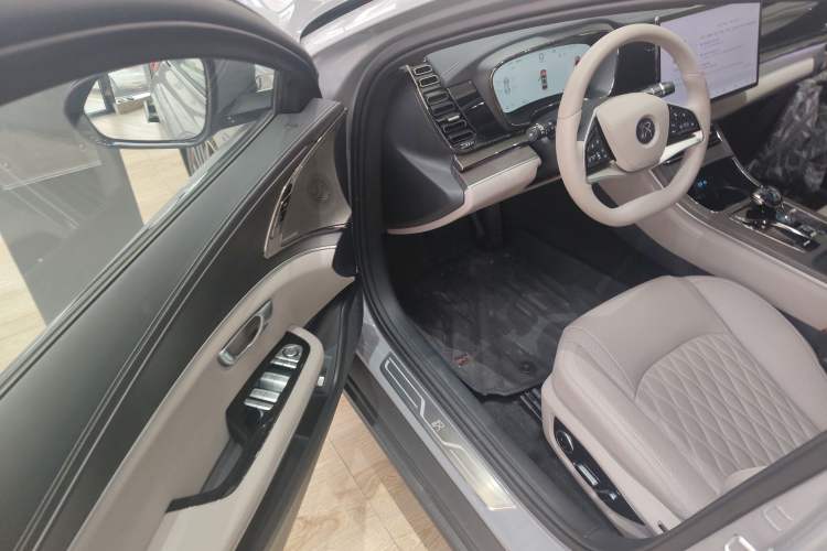 Used BYD Han 2025 EV with 701 km of Laser Radar-Enabled Intelligent Driving