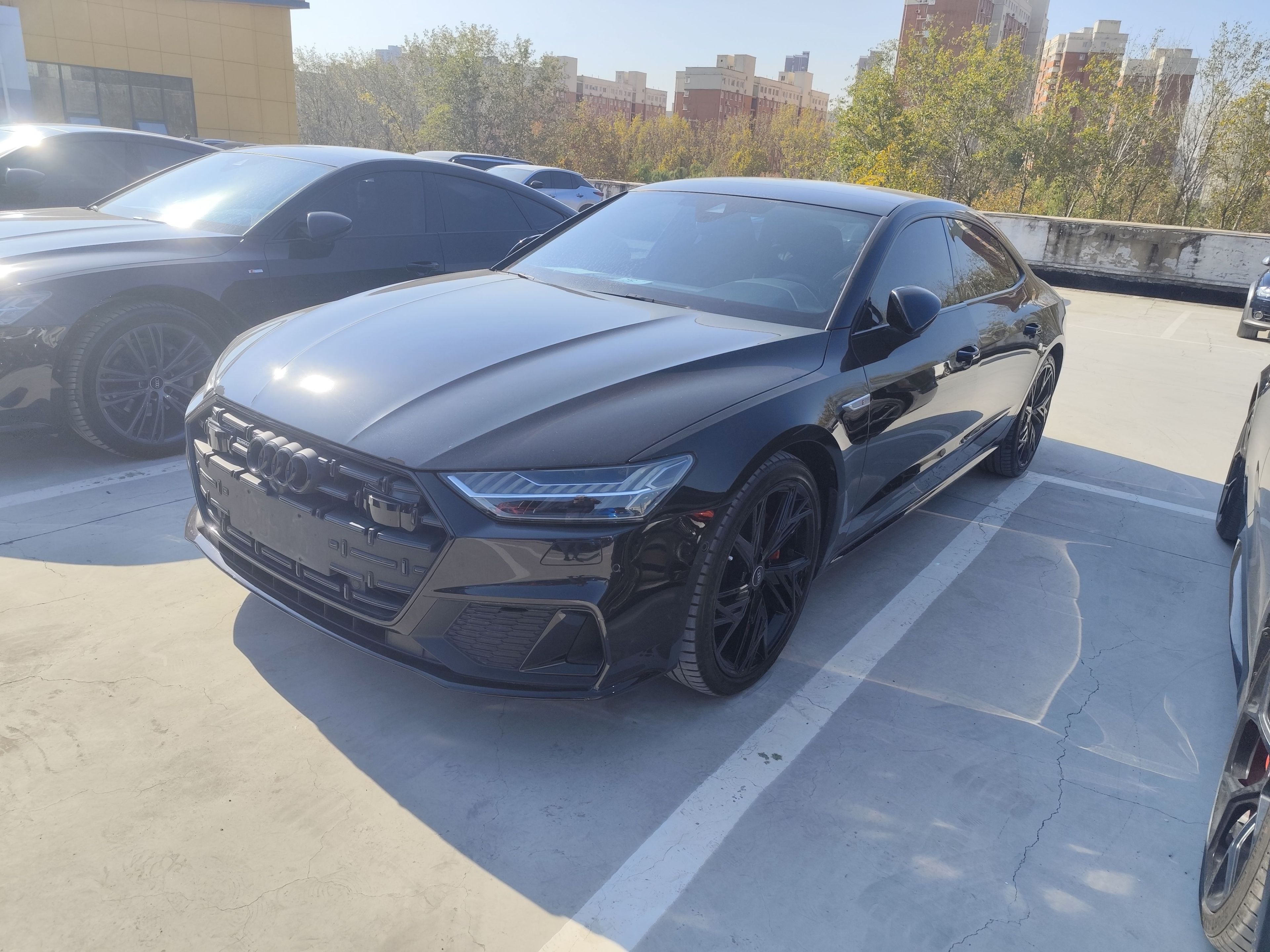 Под передней частью автомобиля