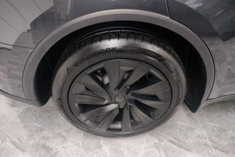 Used Tesla Model Y 2025 Long-Range All-Wheel Drive First Edition