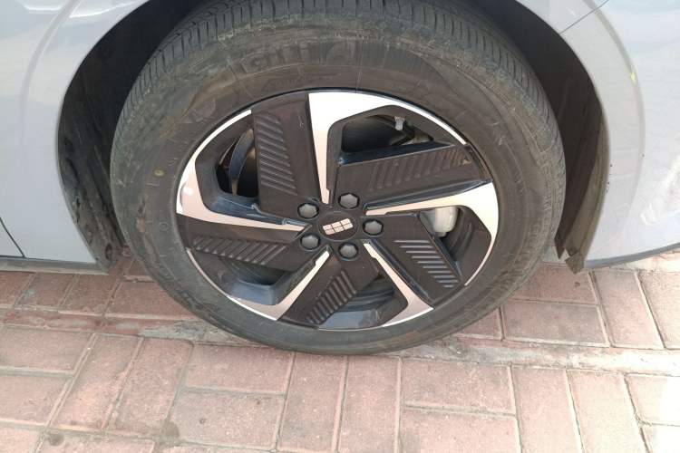 Used Geely Galaxy L6 2024 125km PLUS Dragon Edition