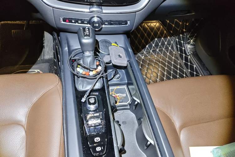 Used Volvo XC60 2019 T5 4x4 Smart Edition China VI Standard