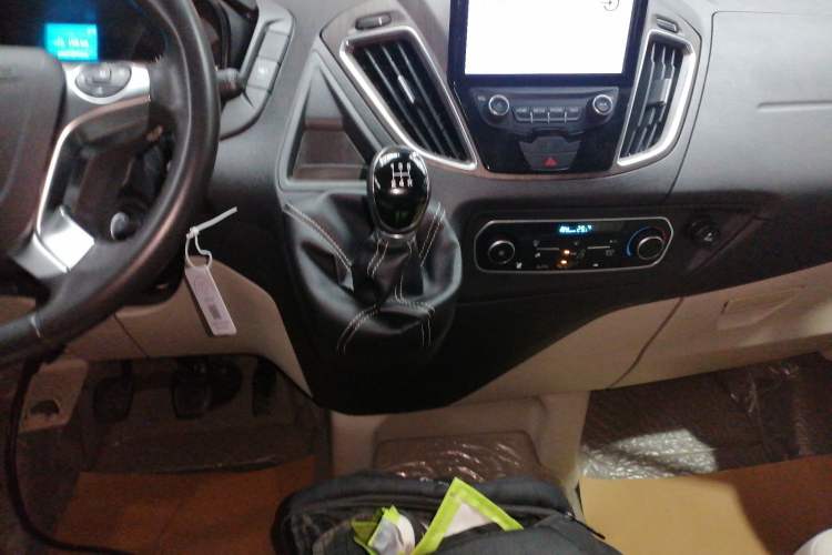 Used Ford Tourneo Custom 2016 2.0T Manual Elite Version
