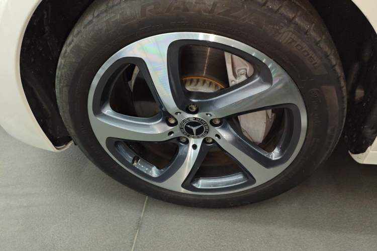 Used Mercedes-Benz E-Class 2018 E 300 L Sporty and Stylish Model
