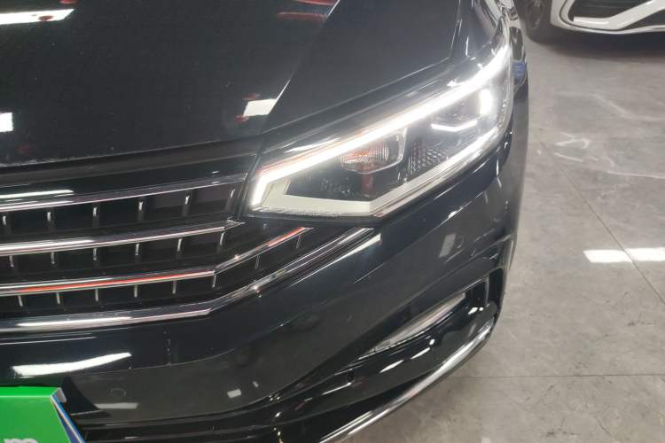 Used Volkswagen Magotan 2023 2 Million Units Limited Edition 330TSI DSG Leading Version
