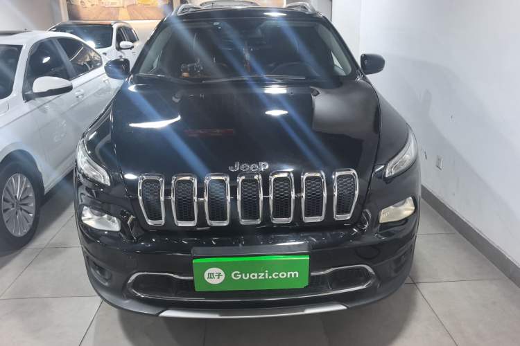 Used  Cherokee 2016 2.4L Professional Smart Version
