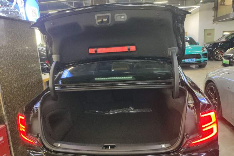 Used Volvo S90 2018 T4 Zhiyuan Edition
