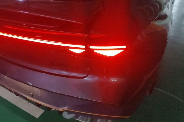 Used Changan UNI-V 2025 Model Third-Generation 2.0T Dynamic Edition