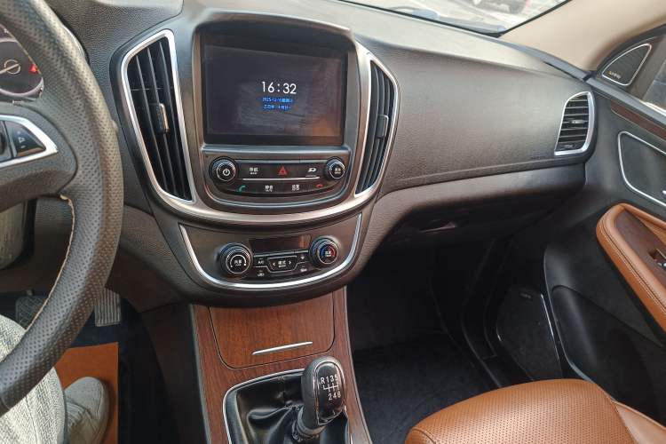 Used Baojun 560 2017 Rhythmic Edition 1.5T Manual Enjoyment Model