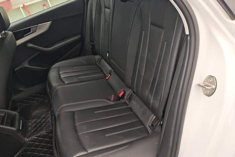 Used Audi A4L 2022 40 TFSI Stylish and Elegant Edition
